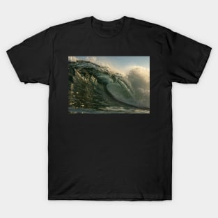 BARRELING RIGHTHAND WAVE DESIGN T-Shirt